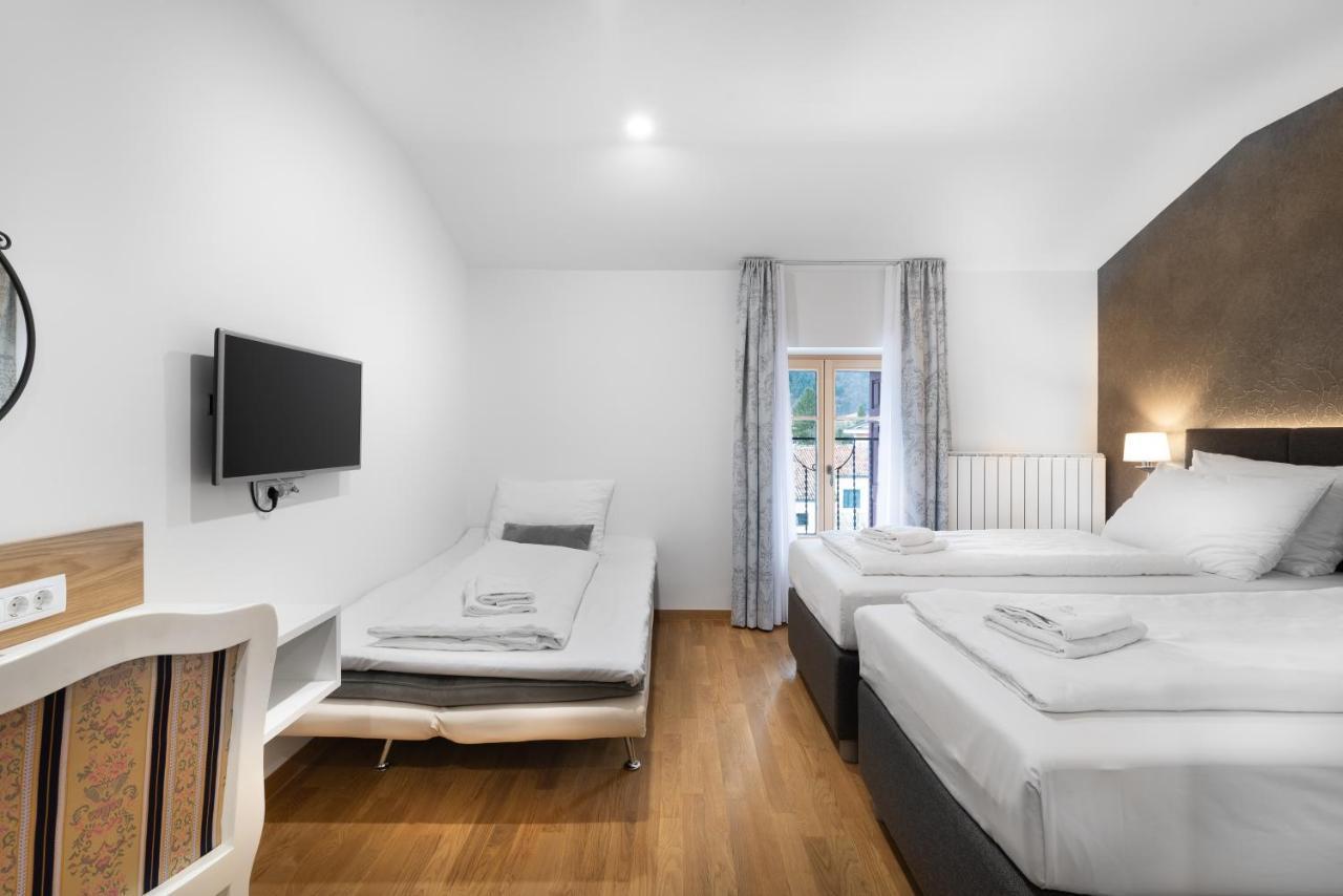 Hotel Dvorec Толмин Екстериор снимка