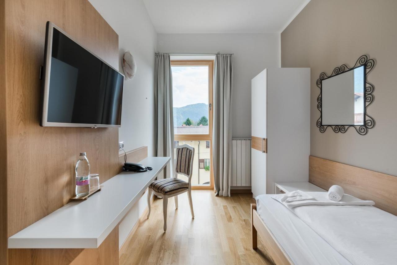 Hotel Dvorec Толмин Екстериор снимка