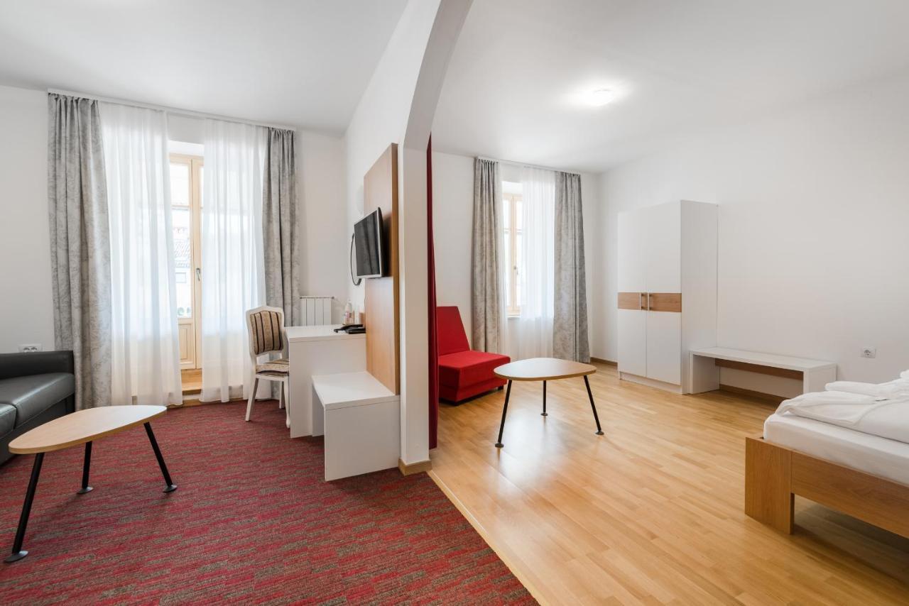 Hotel Dvorec Толмин Екстериор снимка